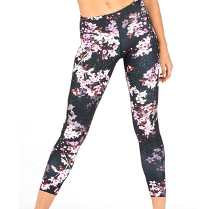 Leggings de yoga pour femmes de qualité supérieure, très demandés, respirants, imprimés par sublimation personnalisée - Product Image 1