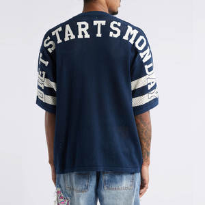 Camiseta deportiva holgada con cuello en V, cómoda y transpirable, con costuras reforzadas. - Product Image 2