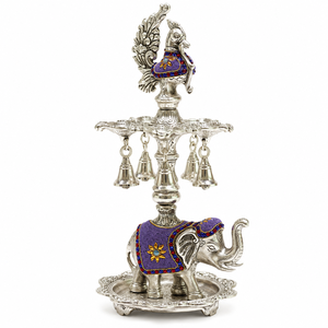 Support de Diya en Métal Poli Argenté, Motif Éléphant et Paon, Artisanat Traditionnel Indien, Pièce Maîtresse d'Autel de Pooja pour Table - Product Image 4