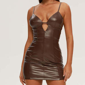 Minivestido ajustado de cuero sintético PU marrón con cuello en V profundo, tirantes finos y aberturas, sexy y ceñido, para fiesta, color liso. - Product Image 2