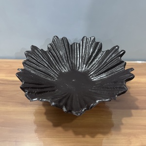 Bandeja Redonda Moderna de Aluminio Revestido, Decorativa en Negro para Sala de Estar - Product Image 1