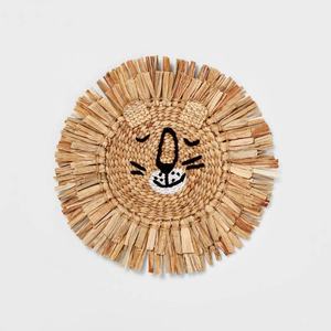 Artisanat artisanal : Décoration murale Lion couché en jacinthe d'eau |   Décoration de crèche durable |   Décoration de chambre d'enfant style bohème - Product Image 1