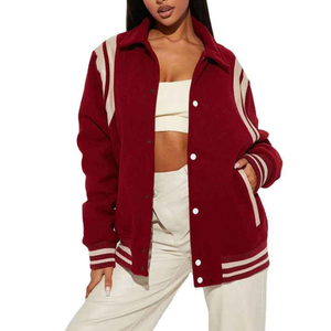 Veste universitaire rouge avec rayures blanches, fermeture à boutons, style preppy unisexe, vêtement d'automne, coupe ample, col rabattu - Product Image 2