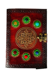 สมุดโน๊ตหนังแท้ลายนูนวินเทจหินเซลติกขอบกระดาษสมุดบันทึกพร้อมทองเหลืองล็อกตัว C สำหรับเป็นของขวัญ - Product Image 3