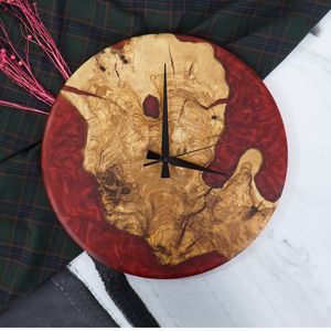 Reloj de pared de madera epoxi con resina de lava, diseño de marea escarlata, hecho a mano, con borde natural, efecto llama rústica y brasa roja - Product Image 1