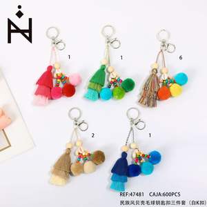 Ethnic Style Shell Fur Ball Keychain Set Three-Piece with White K-Buckle LLAVERO <b>Other</b> <b>Accessories</b> - Product Image 1