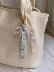 Porte-clés élégant avec broderie florale perlée, design artisanal et finition magnifique - Product Image 5