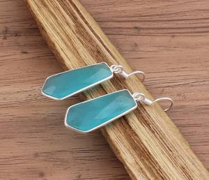 Pendientes de Plata de Ley Hechos a Mano con Calcedonia Azul Agua en Forma de Lágrima, Gema Facetada de Color Verde Esmeralda, Regalo de Boda de Lujo, Listos para Enviar - Product Image 6