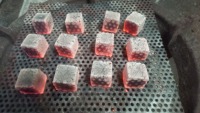 Profitez des magnifiques parfums générés par l'utilisation de charbon de coco naturel avec votre chicha.