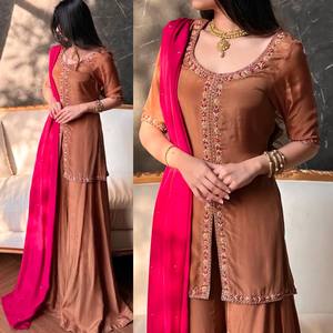 ชุดคุर्ติผ้าไหมปักลายหนักสไตล์อินเดีย-ปากีสถานแบบดั้งเดิม พร้อมผ้าคลุมไหล่ สำหรับงานแต่งงานและงานเลี้ยง  พร้อมสวมใส่ - Product Image 3