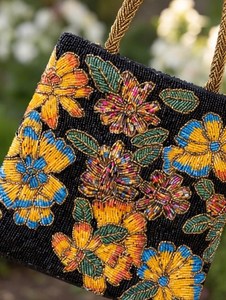 Sac fourre-tout carré à perles avec broderie florale, sac à main en toile noire tendance pour femmes - Product Image 2