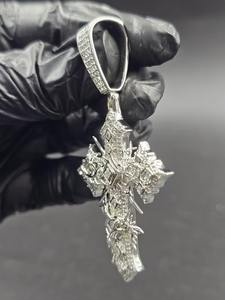 Colgante de cruz de diamantes |   Joyería Fina de Lujo Faith - Product Image 4