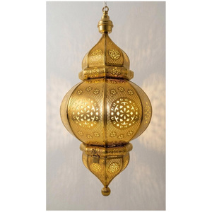 Lanterne marocaine en fer de qualité export avec un design artisanal unique et un corps thermolaqué résistant aux intempéries - Product Image 5