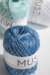 Muse (65g) Fil de crochet en polyester fabriqué en Corée du Sud de haute qualité, fin et brillant pour les tricoteurs au crochet, les sacs et les vêtements. - Product Image 2