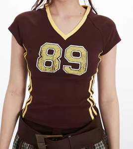 Camiseta Corta para Mujer, Diseño Personalizado, Estampado Gráfico Vintage, Ajustada, Elástica, de Algodón, Combinación de Colores - Product Image 1