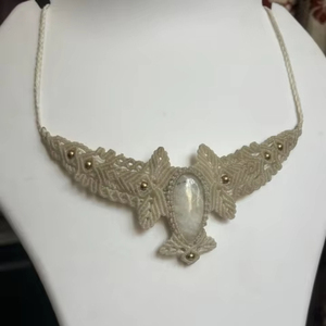 Collar de Macramé con Piedra Lunar Hecho a Mano - Joyería Boho Chic con Piedras Preciosas - Mangalmay Corporation Venta al por Mayor - Product Image 1