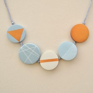 Collier en perles de bois et résine de style vintage, accessoires de mode faits à la main en cristal pour femmes et adolescentes - Product Image 1
