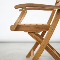 Chaise de jardin pliante Olin en teck moderne, finition couleur naturelle, mobilier d'extérieur, pieds coniques, structure en bois massif