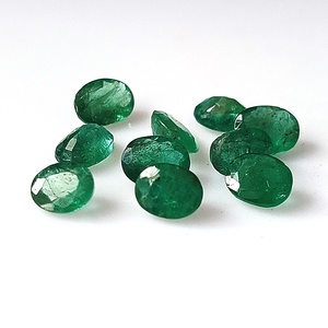 Lote de 10 Piezas de Esmeralda Zambiana Natural de Corte Ovalado, 3.30 Quilates, Color Verde Esmeralda, Calibrada, 4x5 mm, Facetada, Translúcida - Product Image 1