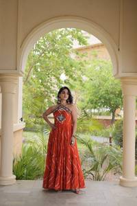 Robe traditionnelle longue orange brodée pour femme, en polyester, coupe ample, idéale pour les fêtes, style été Inde Pakistan - Product Image 4