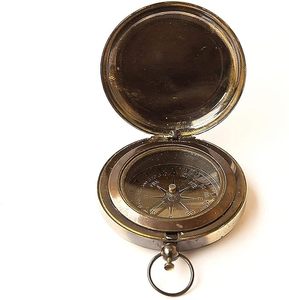 Brújula de Bolsillo Vintage de Latón con Tapa Articulada, Brújula Náutica Antigua Hecha a Mano, Regalo Marítimo Coleccionable - Product Image 6