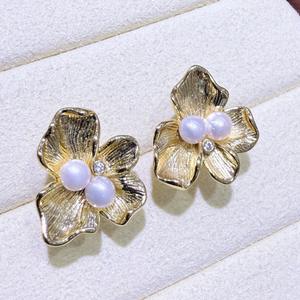 Pendientes de Perlas de Agua Dulce Elegantes y Exquisitos de Zhuji, Diseño de Flor de Iris Premium con Tamaño Pequeño y Encanto Lujoso - Product Image 2