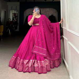 VASTRA COTTAGE Conjunto de Lehenga Choli de Chanderi Puro para Mujer con Dupatta, Borde con Tejido Zari y Lentejuelas, Ropa Étnica Festiva para Bodas - Product Image 3