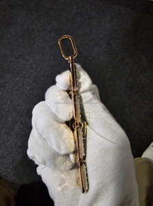 จี้เพชรโมอิสซาไนต์ทรงตัวอักษรแนวตั้งแบบ VVS สำหรับผู้ชาย นักแร็ป  งานวิบวับ ขนาดใหญ่  ทำจากเงินแท้ 925  สามารถสลักชื่อหรือตัวอักษรได้  เหมาะสำหรับงานปาร์ตี้แนวฮิปฮอป - Product Image 3