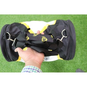 Bolsa Deportiva Personalizada Negra y Amarilla, Bolsa de Viaje para Equipo, Bolsa de Gimnasio, Bolsa para Equipo de Entrenamiento Atlético - Product Image 3