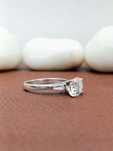 Bague de fiançailles et de mariage D'VINS JEWELS tendance en or rose avec diamant de laboratoire taille brillant, plaqué or blanc certifié - Product Image 4