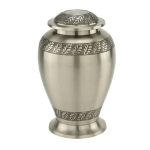 Urnes funéraires classiques et élégantes en laiton fini argenté, design attrayant, taille adulte, pour cendres humaines. - Product Image 6