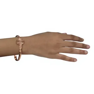 กำไลข้อมือทองแดงแม่เหล็กแบบยูนิเซ็กซ์  แบบเปิด  ลายถักแบบตาข่าย  ตกแต่งด้วยลวดลายแบบดั้งเดิม  เครื่องประดับบำบัดแบบอายุรเวท - Product Image 2