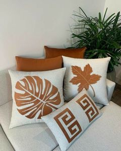 Collection printemps 2025 d'oreillers de lecture et de repos au lit brodés absolument magnifiques - Product Image 4