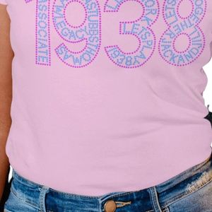 T-shirt graphique brodé rose pour femme, manches courtes, col rond, haut décontracté, design vintage inspiré du numéro 1938, mode quotidienne - Product Image 6