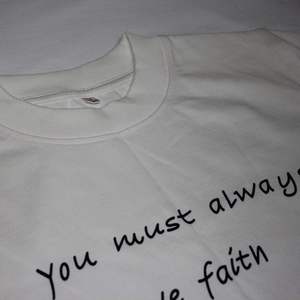 Camiseta de Algodón Grueso Personalizada a Precio Accesible, Cuello Redondo, Manga Corta, Tacto Suave y Duradero, Corte Clásico, Suministro de Vietnam - Product Image 6