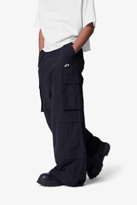 Pantalones Cargo de Nylon con Múltiples Bolsillos para Hombre, Estilo Urbano, Pierna Ancha, Pantalones Utilitarios, Proveedor OEM Personalizado, Venta al Por Mayor Directa de Fábrica - Product Image 2