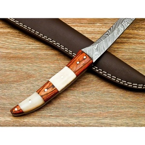 Cuchillo de filetear de acero de Damasco forjado a mano Ahmad Fabric con mango de madera ambidiestro, acabado mate, hoja de 7 pulgadas y funda de cuero - Product Image 3