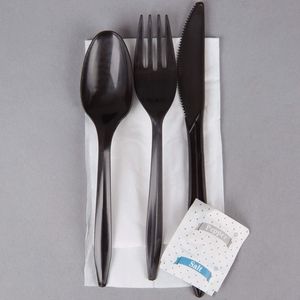 Set di posate in plastica nera di peso medio da 100 pezzi, con tovaglioli e bustine di sale/piomare, kit monouso per feste - Product Image 3