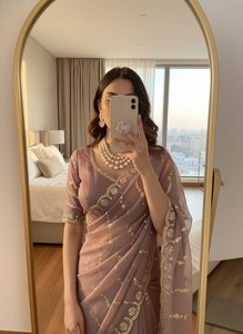 Sari de créateur Rich Look en mousseline avec broderie dorée Lehariya, bordure premium en sequins, sari classique Lehariya pour soirée - Product Image 4