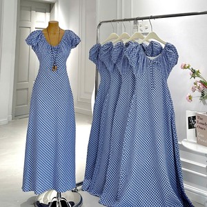 Vestido Largo de Verano para Mujer, Estilo Casual y Elegante, con Mangas Abullonadas, Diseño a Cuadros Azules, Corte Entallado - Product Image 1