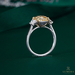 Anillo de topacio amarillo con corte cojín, claridad VS1, disponible en oro de 9k, 10k, 14k y 18k. Joyería fina de lujo para regalo, compromiso, boda. - Product Image 3