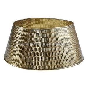 Collier d'arbre tissé en métal doré la touche finale à votre noël moderne avec ce collier d'arbre tissé en métal il évasera légèrement - Product Image 4