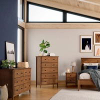 Cadre de lit double en bois classique en noyer Ensembles de chambre à coucher de 5 pièces avec tables de chevet commode pour hôtel appartement