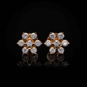 Boucles d'oreilles classiques pour femmes, serties de diamants ronds brillants, plaquées or 14 carats, certifiées IGI, cadeau de luxe pour un usage quotidien - Product Image 1