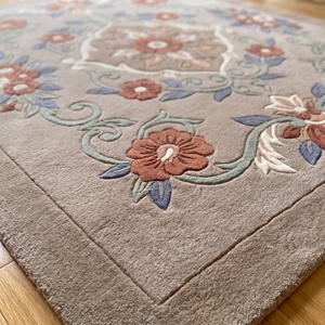 Tapis tufté à la main motif floral médaillon, beige taupe, en laine, motif botanique vintage, vente en gros sur mesure - Product Image 2
