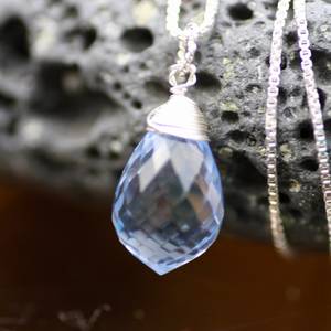 Pendentif vintage en tanzanite plaqué or, fil enroulé, argent sterling, pierre de naissance de décembre, bijou fait main, cadeau pour elle - Product Image 3