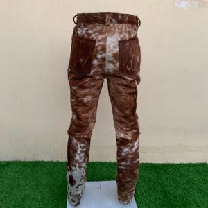 Pantalones de cuero de vaca con pelo para hombre, hechos a mano, de invierno, de cintura media, con frente plano, diseño recto, estampado de vaca, cierre de botones - Product Image 4