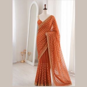 Sari NC Moss de qualité supérieure et de créateur avec sequins et broderies Jari, avec blouse assortie, prix de gros par Royal Export - Product Image 4