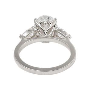 Anillo de Oro Blanco Sólido de 14K con Diamante Cultivado en Laboratorio de Corte Ovalado de 3 Quilates, Certificado por IGI, para Mujer, Lujoso Anillo de Tres Piedras con Diamante Lateral en Forma de Pera - Product Image 4