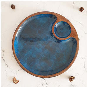 Plat de service rond en bois émaillé bleu avec bol à sauce intégré, écologique, fait main, non toxique, idéal pour les réceptions - Product Image 5